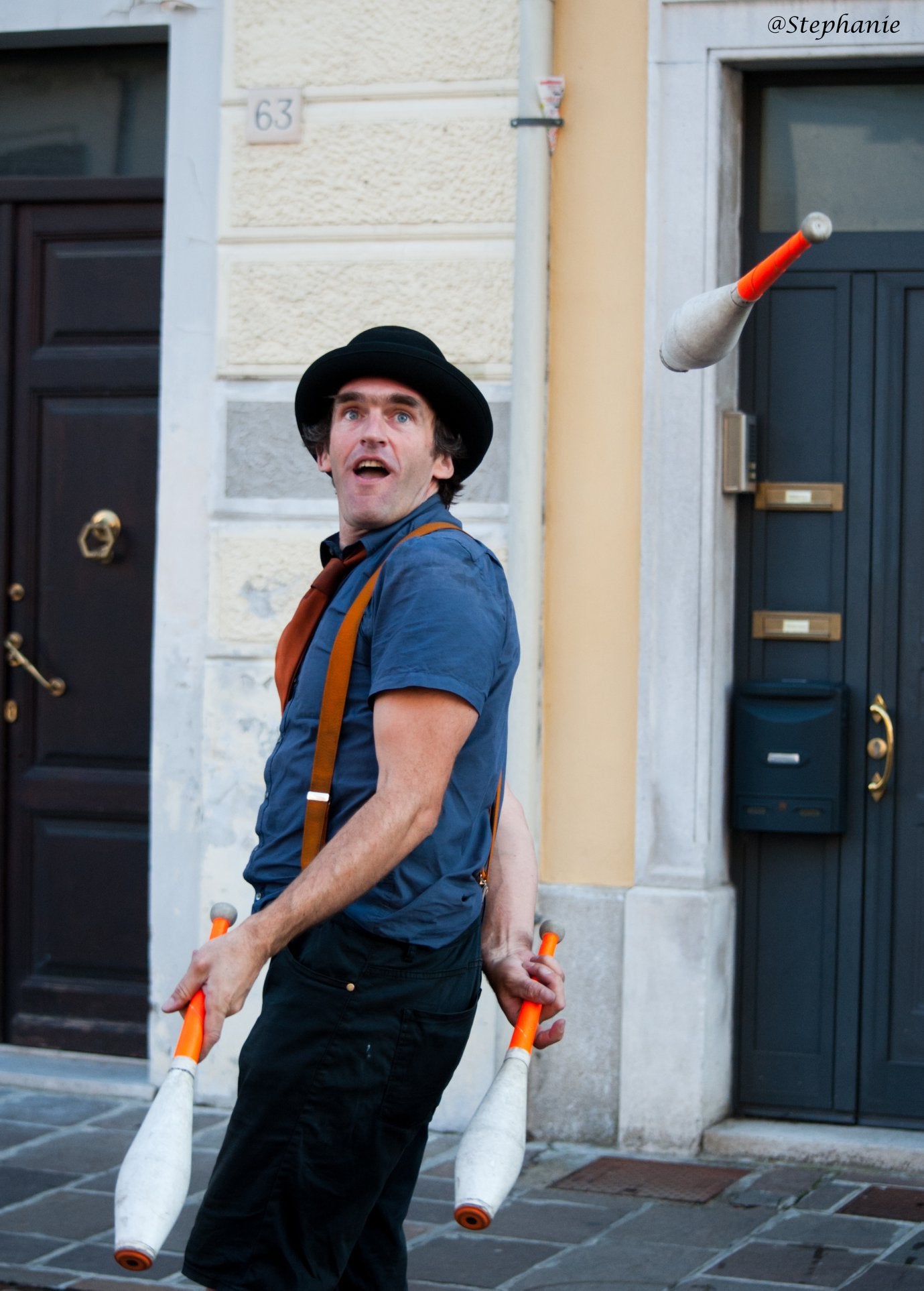 Tumbler Juggling Manipulation Hat