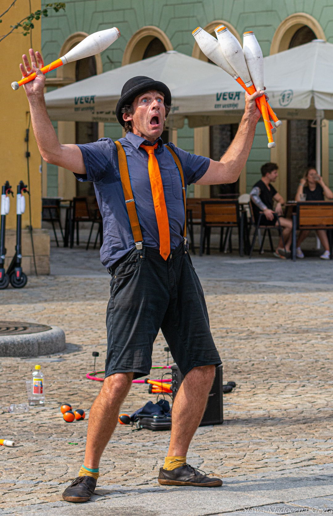 Tumbler Juggling Manipulation Hat
