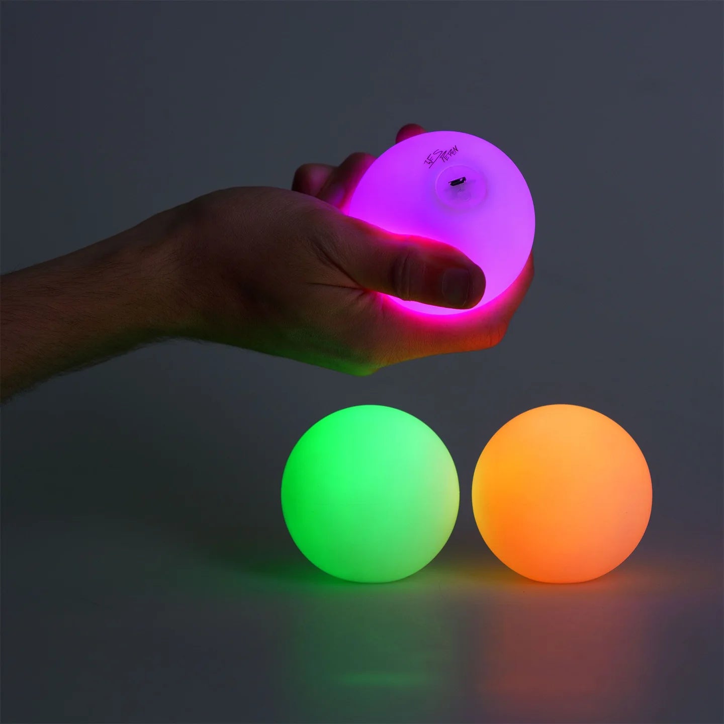 Svítící míčky Wes Peden